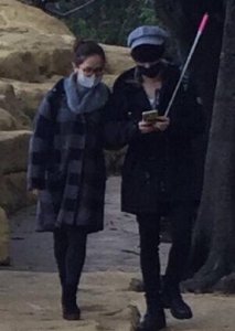 ​华晨宇邓紫棋恋情曝光 牵手同游深圳被拍证据坐实