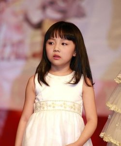 杨沛宜是谁?杨沛宜就是林妙可假唱后的真唱!比林好看多了