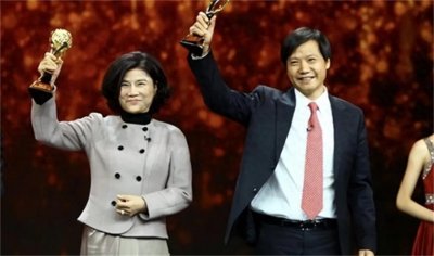 两会感动人物,不是雷军董明珠,而是拄着拐杖的女孩——归玉娜