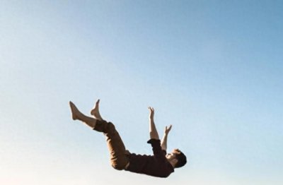 ​跳楼寻死真的只有一瞬间的痛苦？答案：并没有想象的那么简单