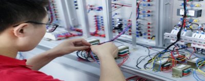 ​一黄一绿哪个代表的是火线