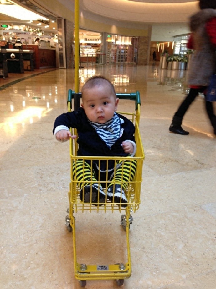 大麟子婴儿照大锦集，你能认出来吗？从小都是圆溜溜的大眼睛