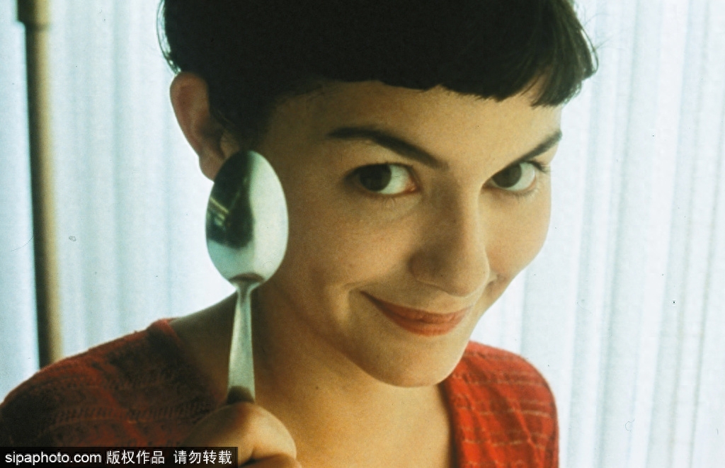 她是精怪古灵的“天使艾米丽”刚出道便走红但生活却一直很神秘