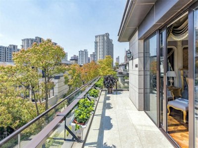 ​一楼带小院的房子能不能买？看起来很美好，听听过来人的真实体验