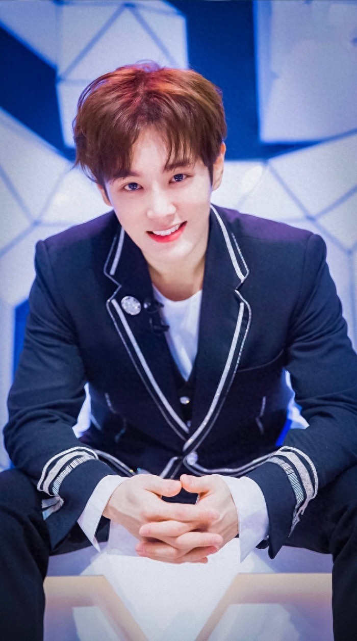 内地偶像歌手李汶翰