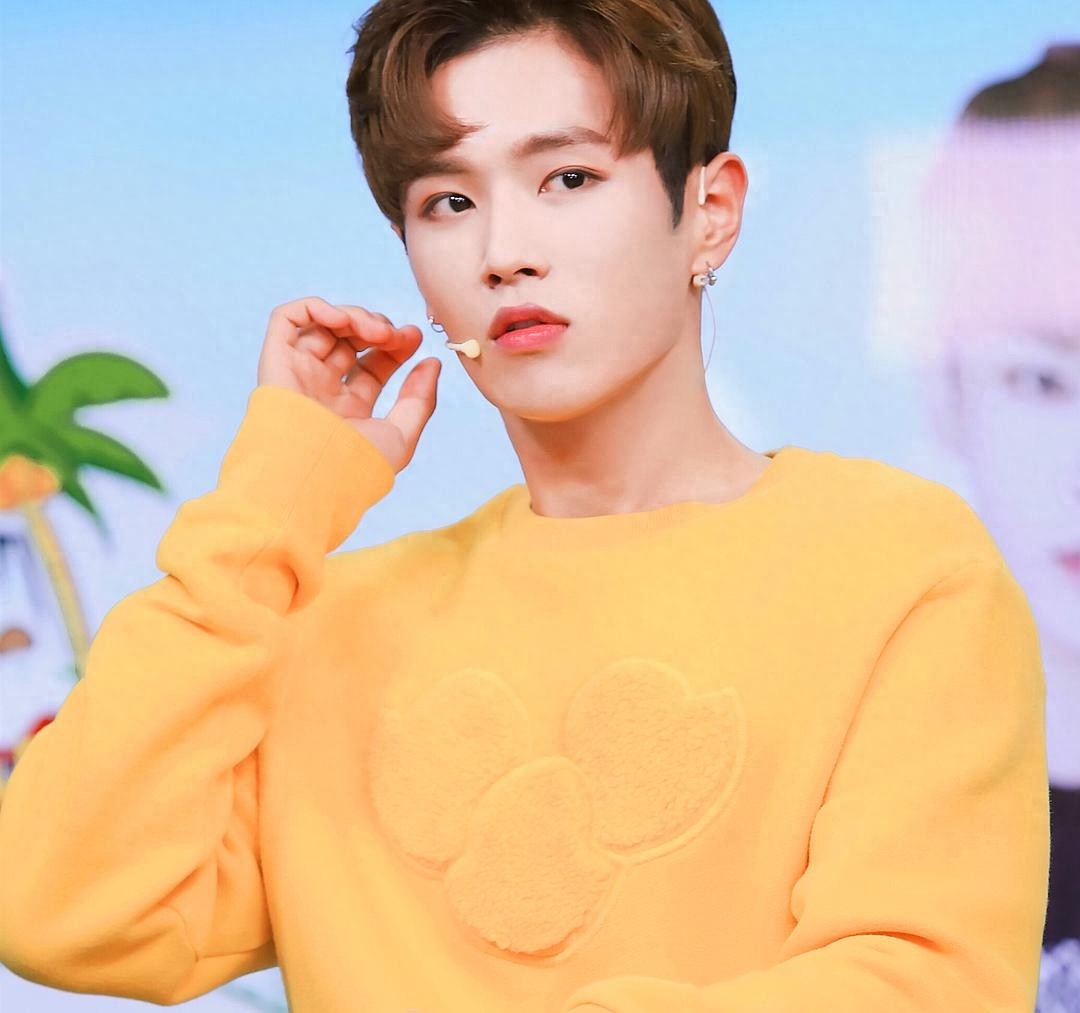 内地偶像歌手李汶翰