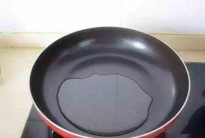 不粘锅里面泛黄是什么原因,双立人不粘锅涂层掉了可以售后吗