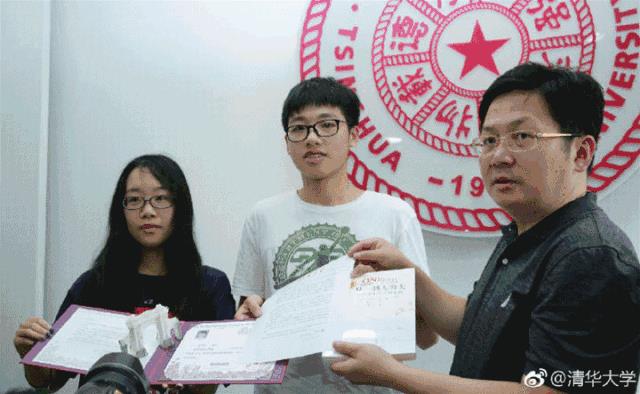 清华大学又双叒火了!一张录取通知书惊艳到哭!网友:买一张行不