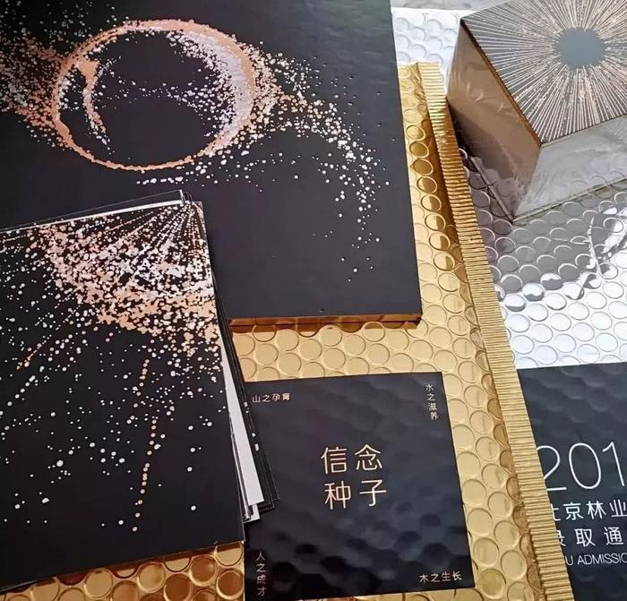 清华大学又双叒火了!一张录取通知书惊艳到哭!网友:买一张行不