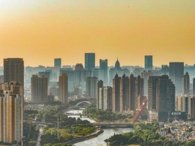 中国十大火炉城市排行榜,第一直接干到49度,热不活了!