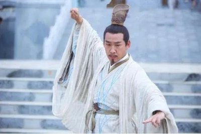 花千骨:流放竹染,厌恶花千骨维护白子画的摩严是恶毒还是公正?