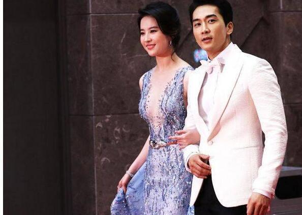 宋承宪承认已与刘亦菲分手结束异国恋, 网友: 与她有关?