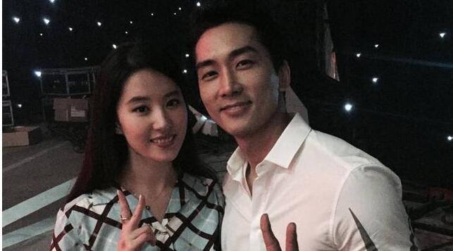 宋承宪承认已与刘亦菲分手结束异国恋, 网友: 与她有关?