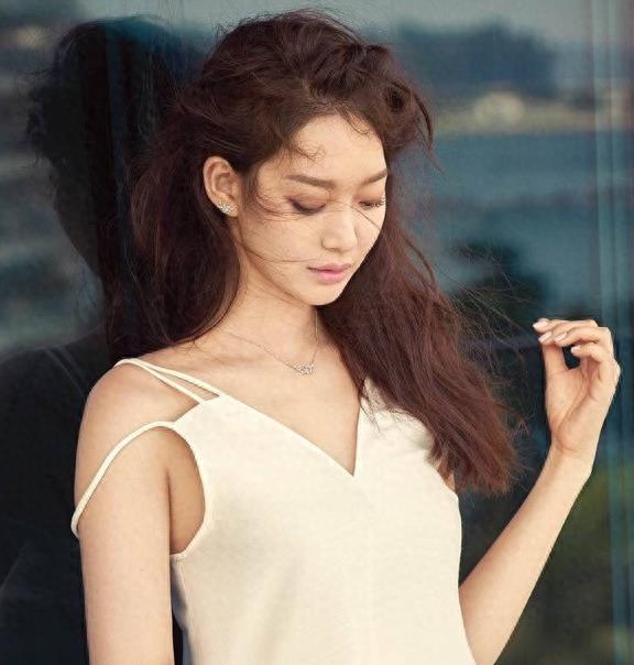 韩国知性美女申敏儿