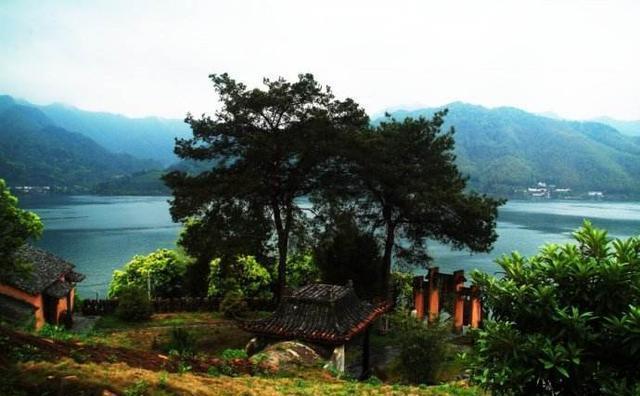 放下功名,便可超脱,东汉著名的严光先生就是一个不慕名利的大隐