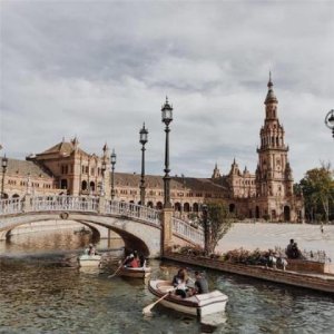 ​抖音上生日句子闺蜜八个字