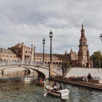 抖音上生日句子闺蜜八个字