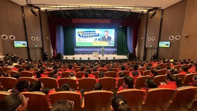 ​少儿军事文学作家八路做客六安市图书馆，领学安全自救知识！