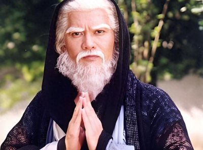 难怪洪七公不愿透露他师父,你看此人多强,一招便可秒王重阳