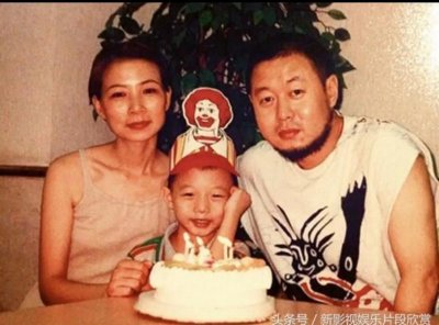 ​霍尊的母亲仲小萍，放弃事业和婚姻培养儿子，最后留给她的是痛苦