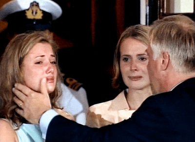 ​香港回归：中英双方斗智斗勇到最后一刻，港督女儿哭得难以自拔