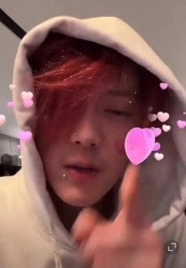 ​飙脏话、竖中指！34岁鹿晗酒后直播像街溜子，关晓彤粉丝怒喊分手