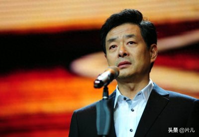 ​国家一级演员濮存昕近照曝光，67岁仍然身材笔挺，被赞风采依旧