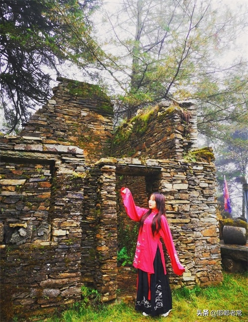 陕西安康鬼谷岭 终年云雾缭绕 当地人称云雾山