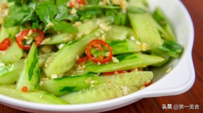 ​厨师长教你凉拌黄瓜，简单又美味，清脆爽口，酱汁入味，值得收藏