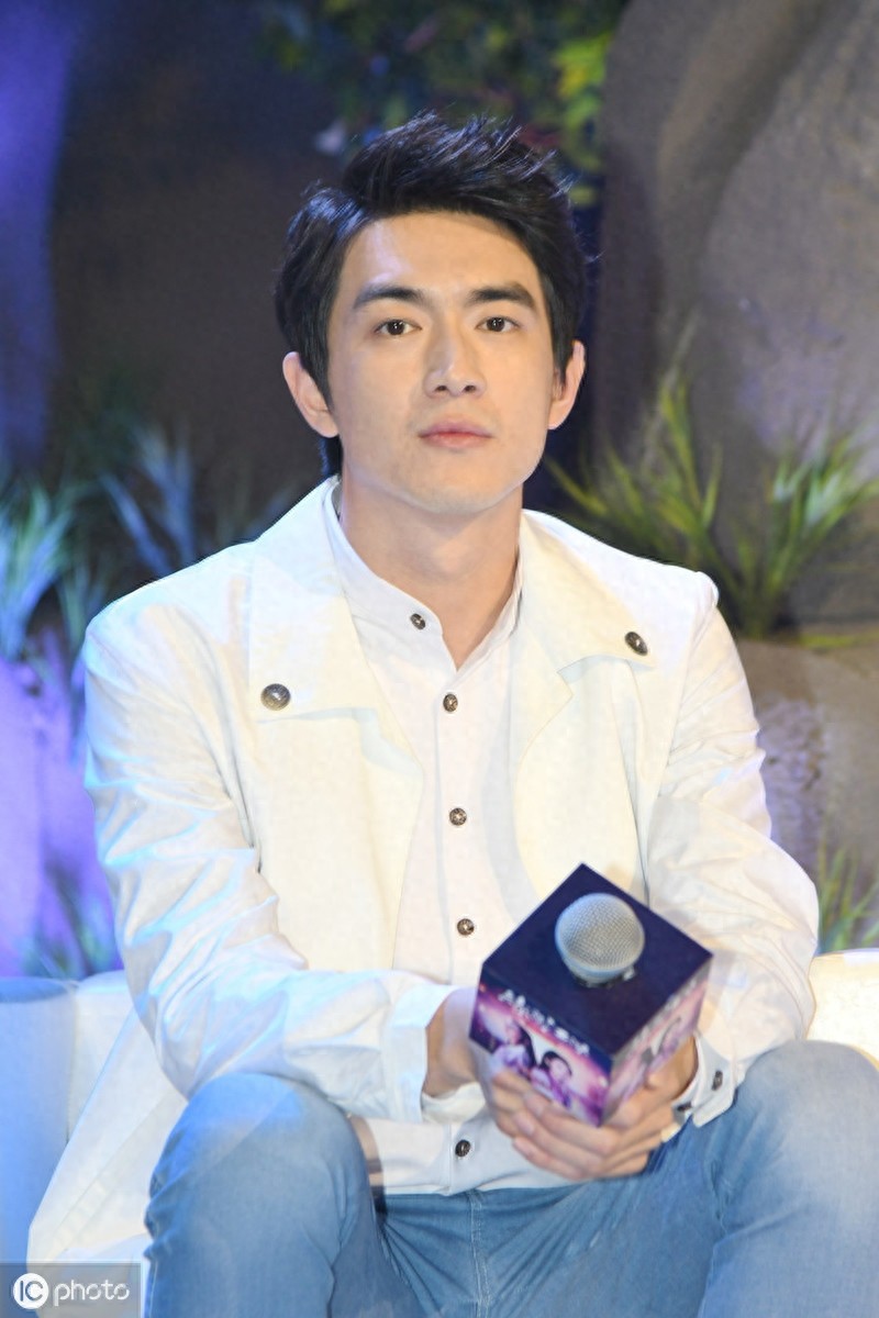 34岁王丽坤疑似闪婚,与圈外富豪男友交往仅数月,回应坐实恋情