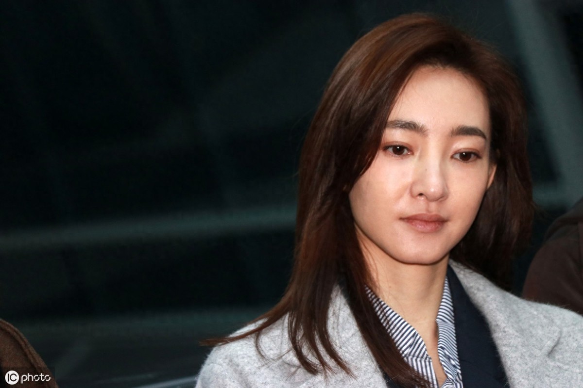 34岁王丽坤疑似闪婚,与圈外富豪男友交往仅数月,回应坐实恋情