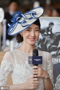 ​34岁王丽坤疑似闪婚，与圈外富豪男友交往仅数月，回应坐实恋情