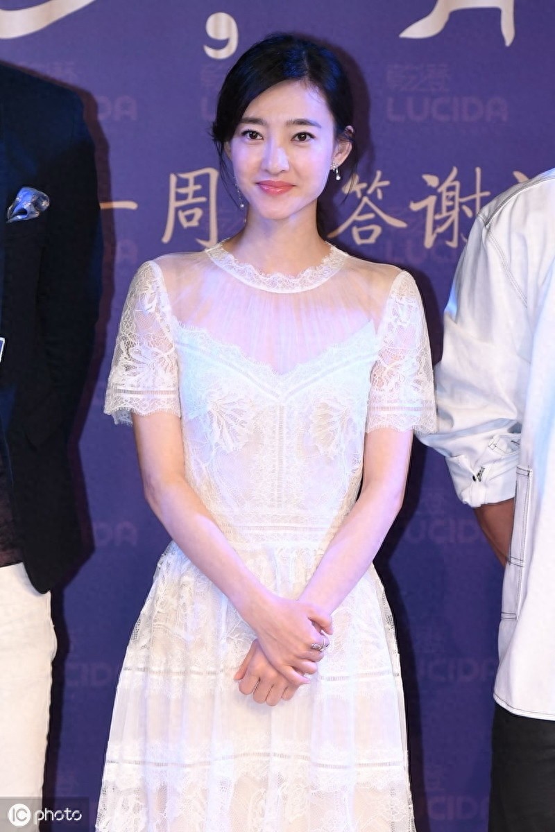 34岁王丽坤疑似闪婚,与圈外富豪男友交往仅数月,回应坐实恋情