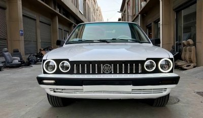 ​大众桑塔纳接受复古改造，经典圆灯+老爷车造型，气场更高级