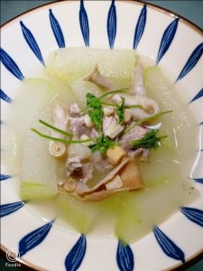​三伏天里，这道广东家常的沙虫瑶柱冬瓜瘦肉汤，不仅鲜美还降暑