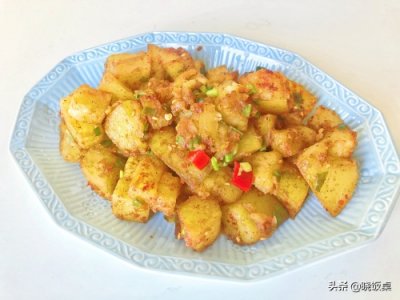 ​10分钟做一道比狼牙土豆还好吃的锅巴土豆，焦香酥脆，零失败