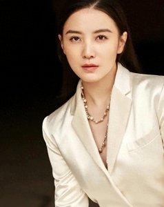 ​张颂文摸X真相揭晓，胡军绯闻引讨论，43岁实力翻盘！