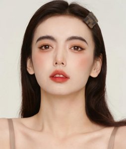 ​让黄皮女人又爱又恨的“红棕色”，火到夏日真不容易