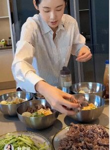 ​秋瓷炫一家5口同住北京新房，做饭先端给公婆，于晓光真是享福了