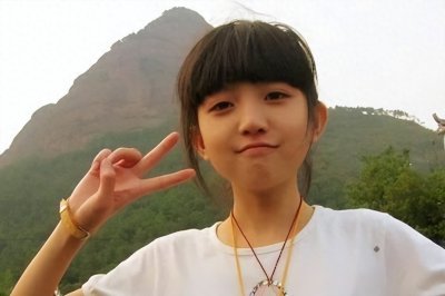 ​富豪许诺等她10年，当年的“剪刀手女孩”如今又过的如何？