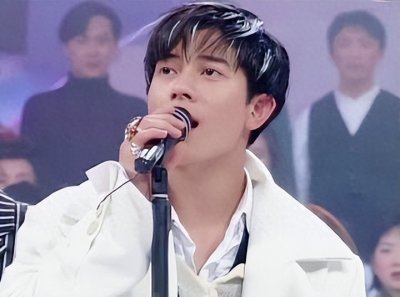 ​她陪了郭富城31年，亲眼看着他娶了别人，如今63岁仍未婚