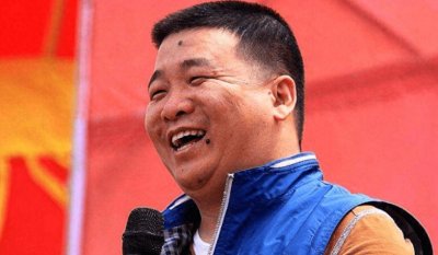 ​孙小宝以直播为生，反映出二人转落寞真相，艺术可以俗但不能低