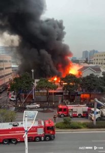 ​佛山一建材公司着火，14辆消防车驰援！