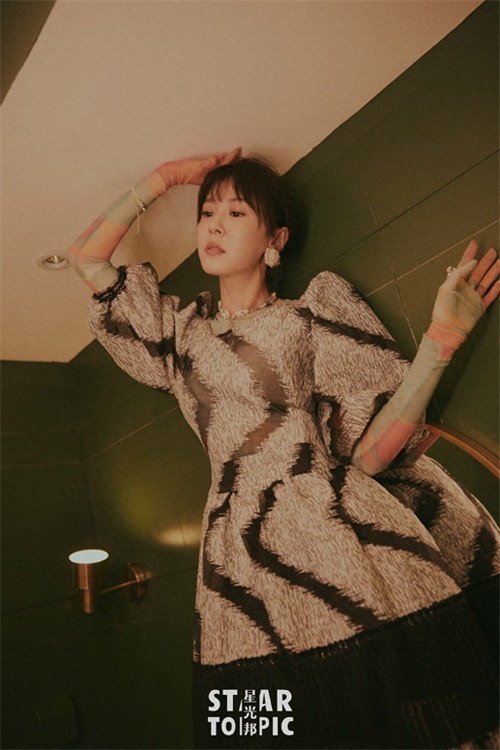 李金铭 时尚甜美写真图片,《爱情公寓》饰演美嘉