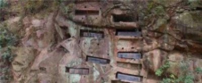 ​“悬棺之谜”难倒考古界，专家拿出40万求解，最后老农一语道破