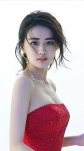 ​28岁徐璐写真大赏，身材饱满性感，越来越有成熟韵味了