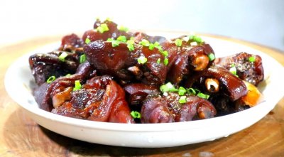 爱吃猪脚的快收藏,学会这种简单做法,两只猪脚不够吃,有食欲