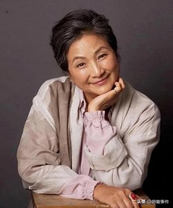 ​悼念！“华夫人”郑佩佩离世，儿时的记忆被一个一个带走，可叹！