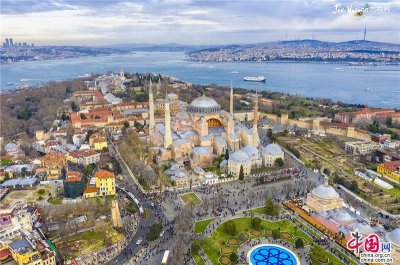 ​圣索菲亚教堂：16吨黄金装饰的“上帝圣智教堂”