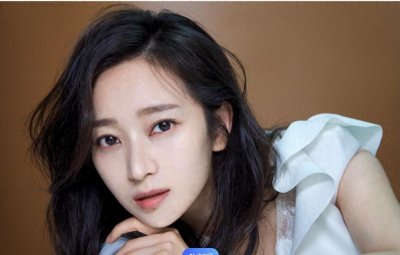 ​王治郅与90后爱妻甜蜜照流出，相差13岁仍恩爱，结婚五年合体罕见